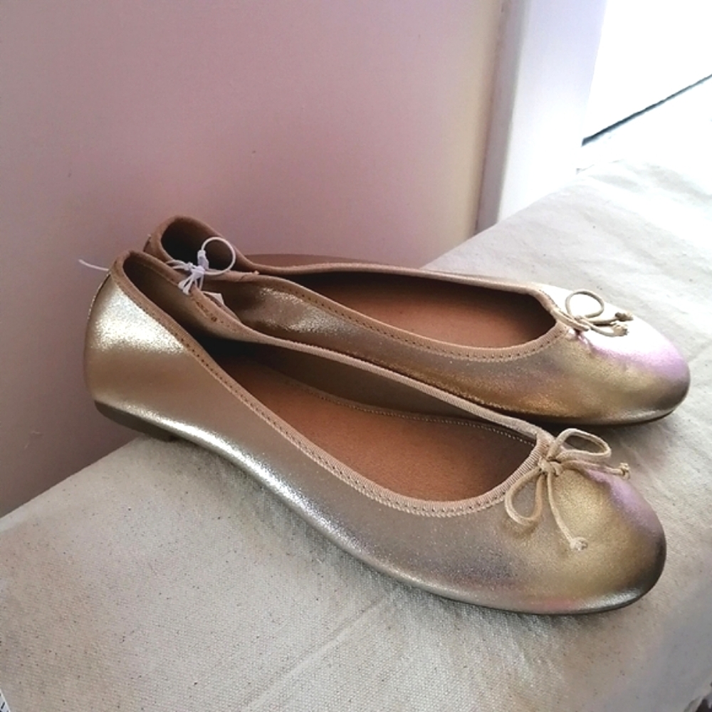 Old Navy gold ballet flats size 9 NWT